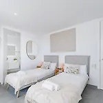Larisa - Private Heated Pool, Chill Out And Bbq