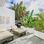 Larisa - Private Heated Pool, Chill Out And Bbq *