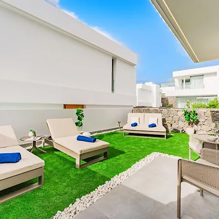 Villa Larisa - Private Heated Pool, Chill Out And Bbq