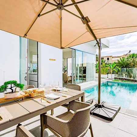 Larisa - Private Heated Pool, Chill Out And Bbq