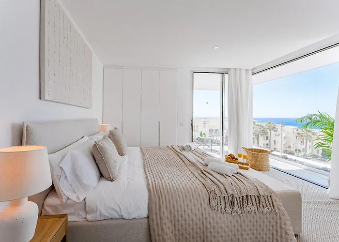 Larisa カジャオ・サルバヘ